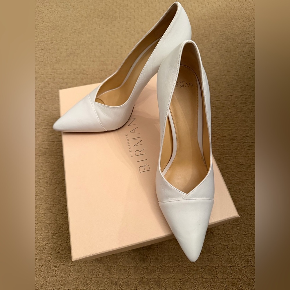 Alexandre Birman White Pointed Toe Leather Pumps